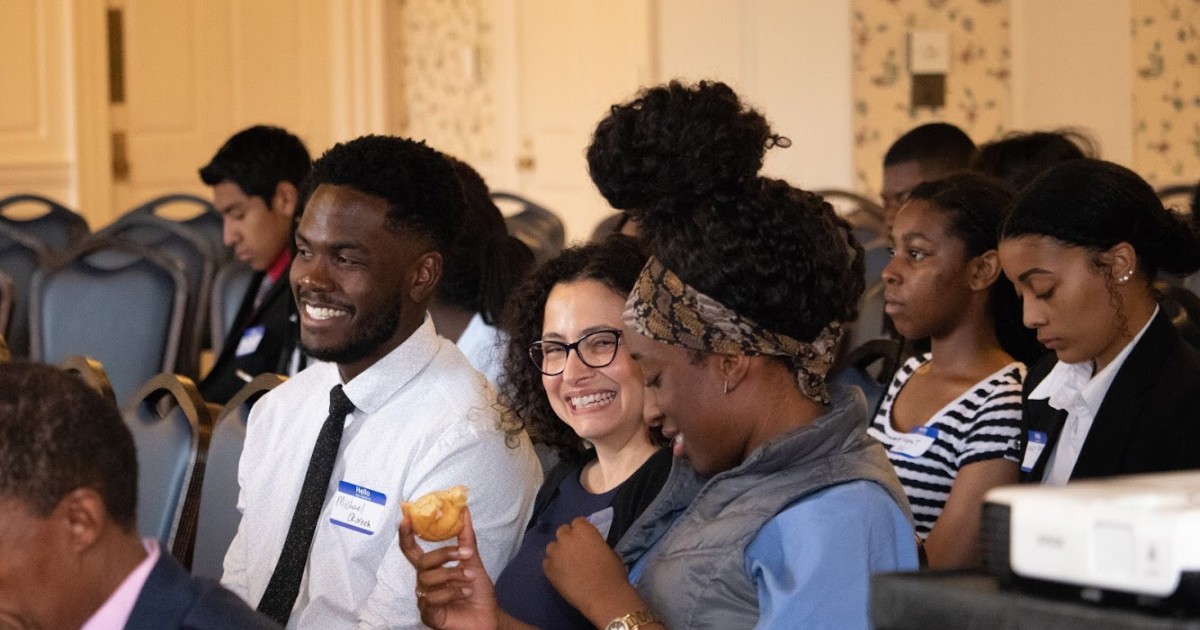 Pritzker Students Visit UIUC for Minorities in PreMedicine Medical